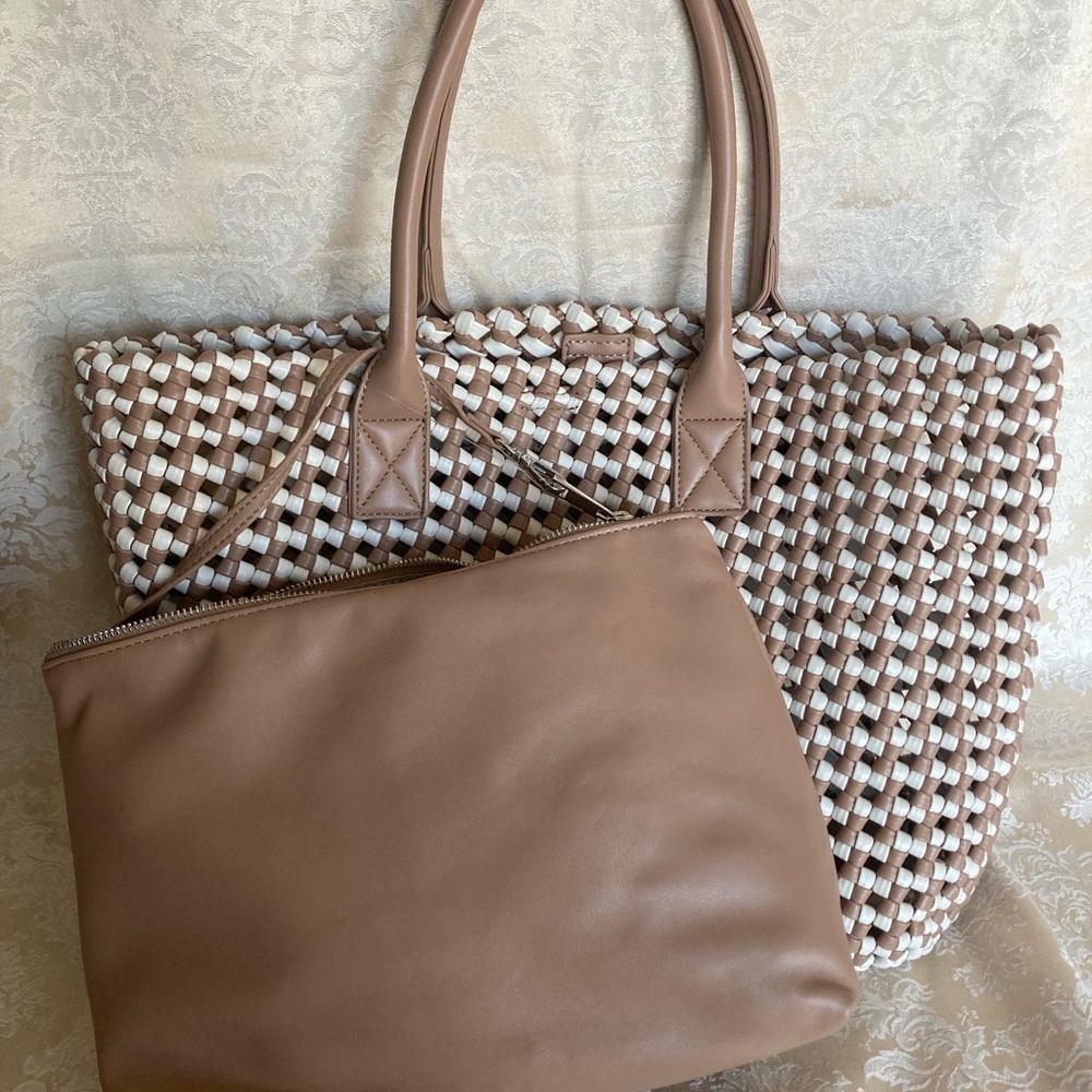 NWT Sincerely Jules Tan and White Woven Large Tote Bag with Pouch - Picture 6 of 7